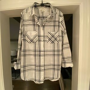 Women’s H&M plaid button down shirt